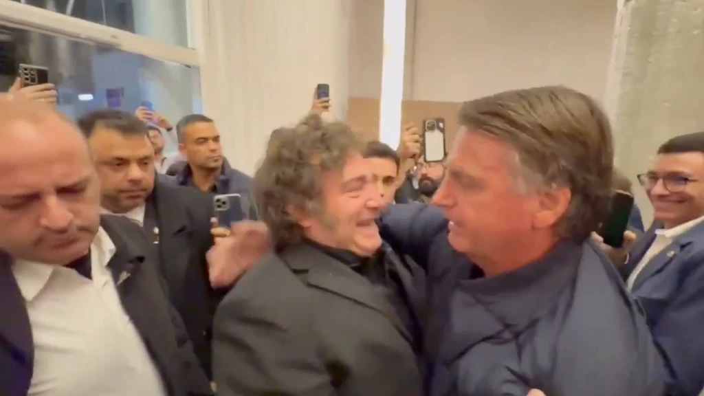 Javier Milei chega em Balneário Camboriú e é recebido por Bolsonaro para  CPAC | Jornal Razão