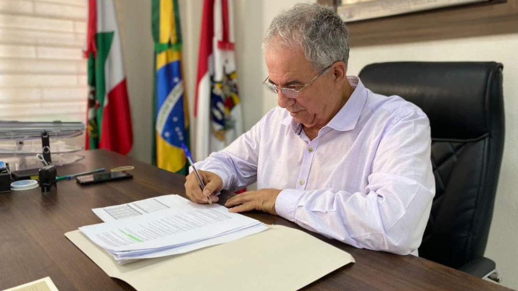 Prefeito de Tijucas propõe reajuste salarial de 12% para funcionários públicos municipais