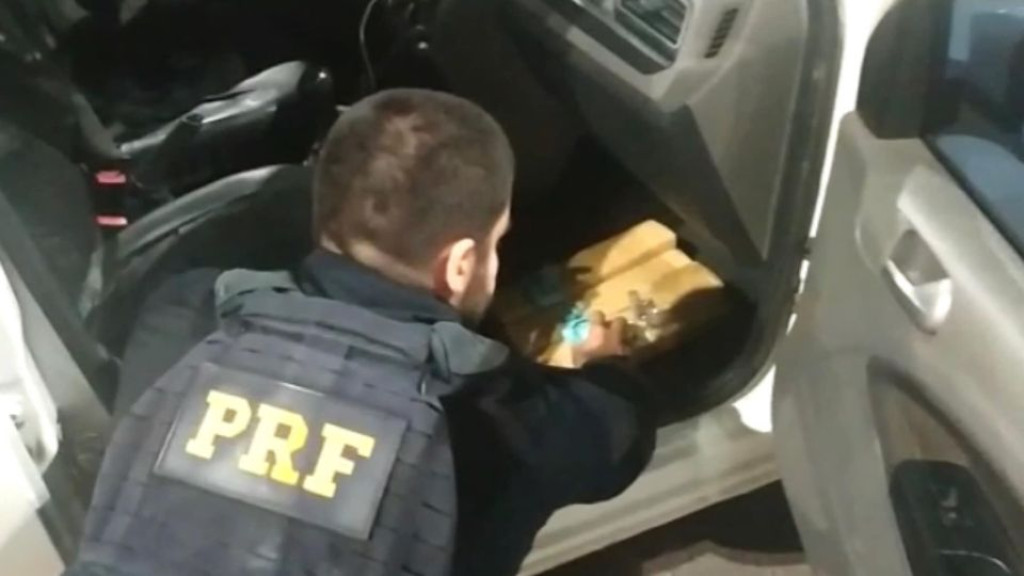 Polícia Rodoviária Federal apreende maconha e cocaína em táxi na BR-101