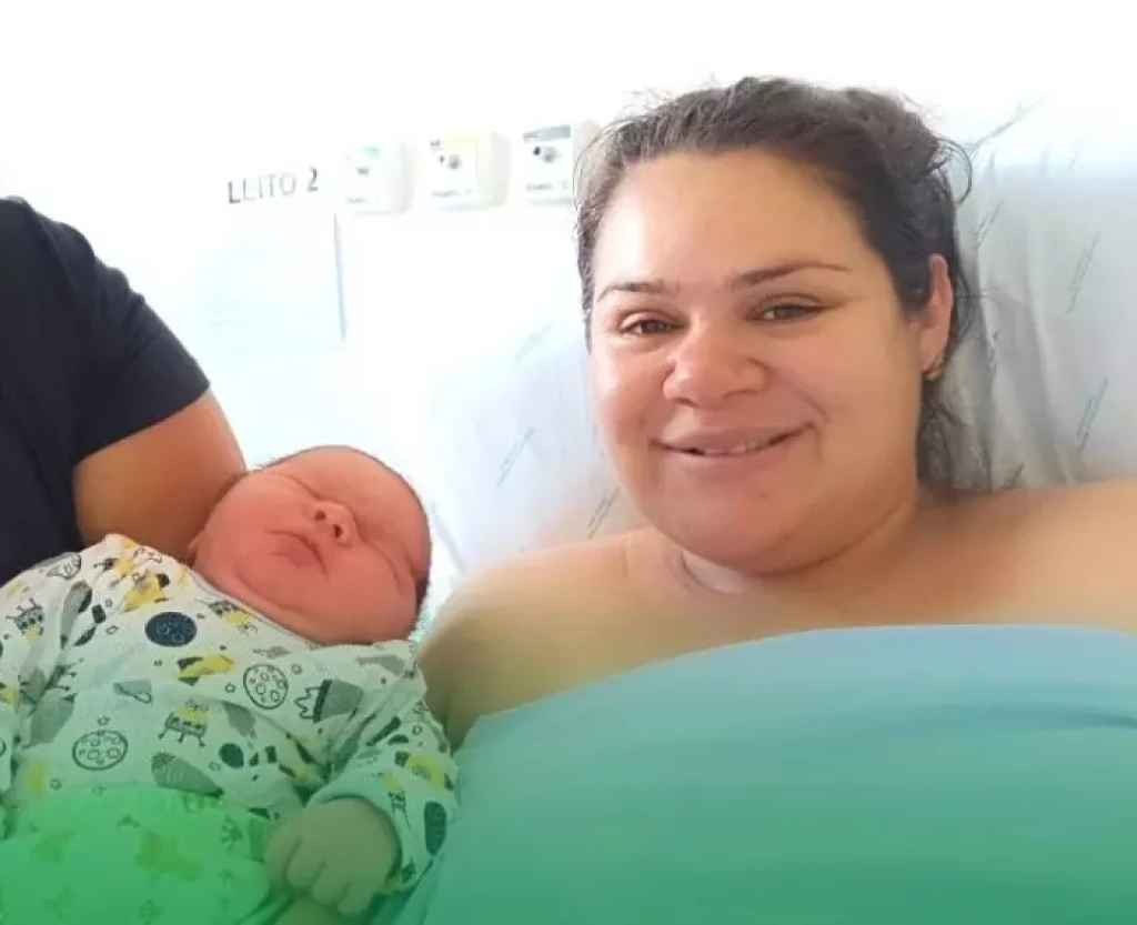 Mãe se surpreende ao dar a luz a bebê com mais de 5kg em SC