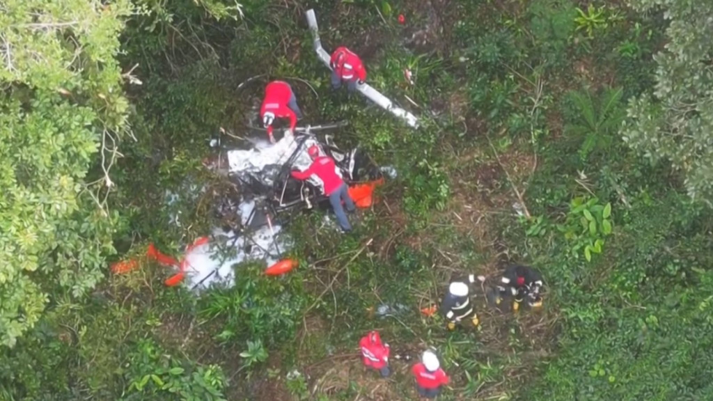 Vídeo mostra local onde caiu avião em acidente que matou duas pessoas, em São Francisco do Sul