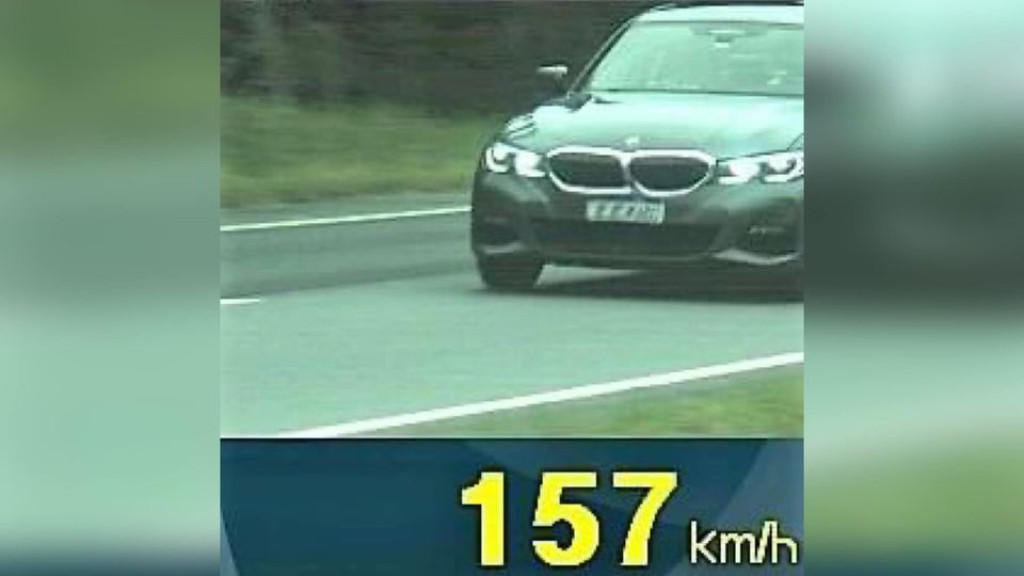 BMW é flagrada a 157 km/h em trecho da BR-470 durante operação da PRF