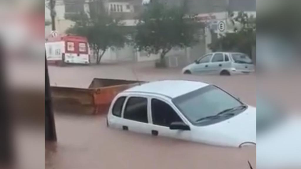 Cidades catarinenses sofrem alagamento após chover mais de 100 mm de chuva em 24 horas