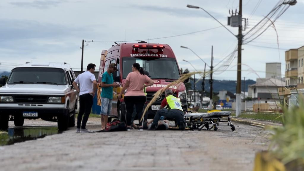 Cachorro provoca acidente de trânsito e deixa mulher ferida em Tijucas