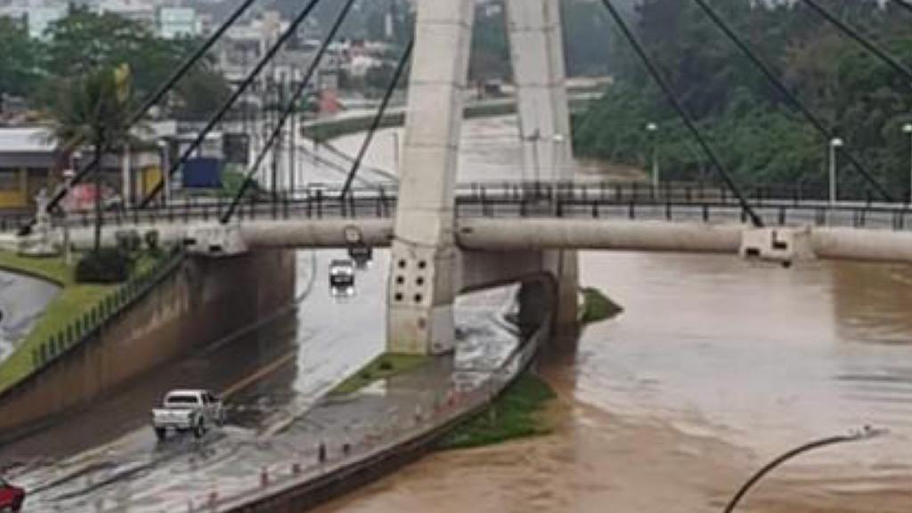 URGENTE: Rio Itajaí-Mirim em Brusque ameaça transbordar na tarde deste sábado