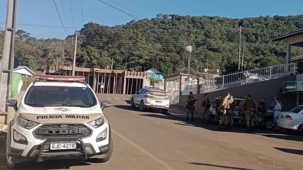 Adolescentes de 14 e 17 anos são detidos por assalto a agência em Santa Catarina