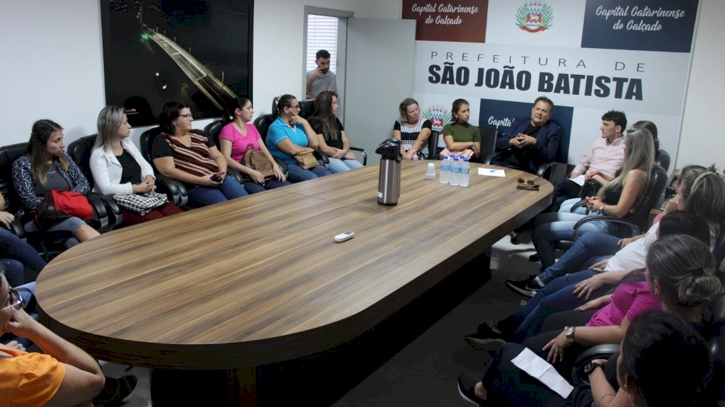 Prefeito de São João Batista sanciona lei que concede reajuste de 16,37% a professores