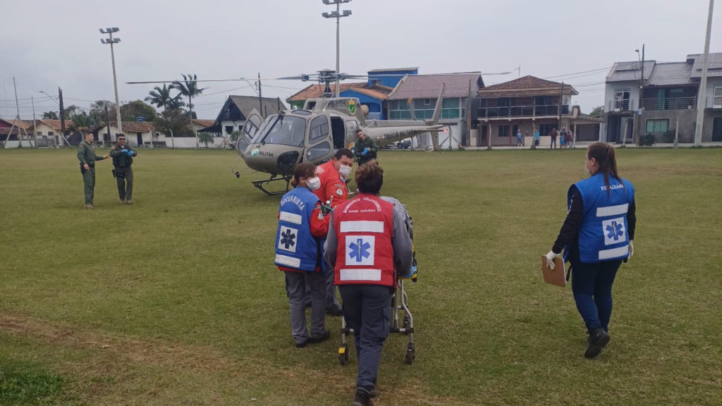 Homem tem pernas cortadas com serra elétrica durante acidente de trabalho