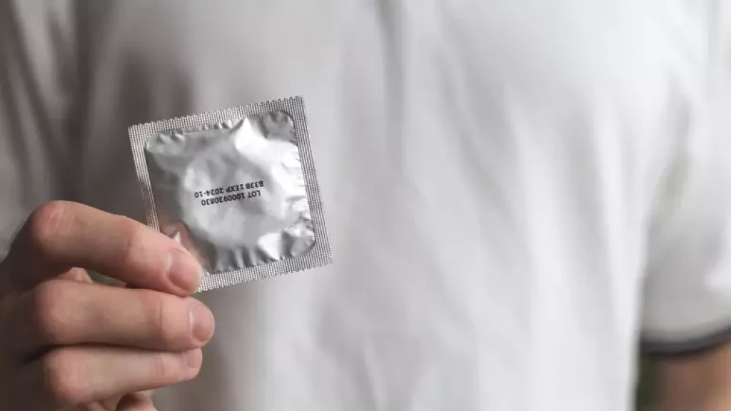 Anvisa suspende 57 lotes de preservativos da marca Blowtex por falhas em testes de estouro