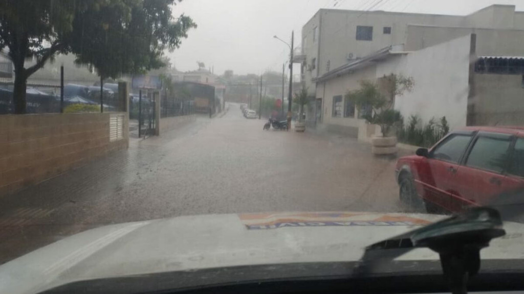 Chuvas seguem provocando caos em cidades do Oeste de SC