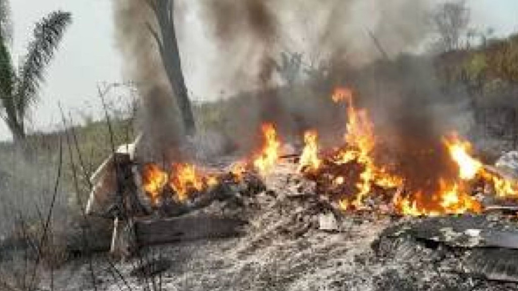 URGENTE: Avião de pequeno porte cai em fazenda e mata 5 pessoas