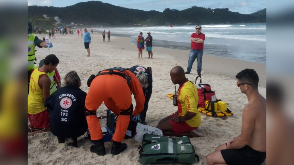 "Não sabia nadar": Bombeiros confirmam morte de turista que se afogou em praia de Bombinhas