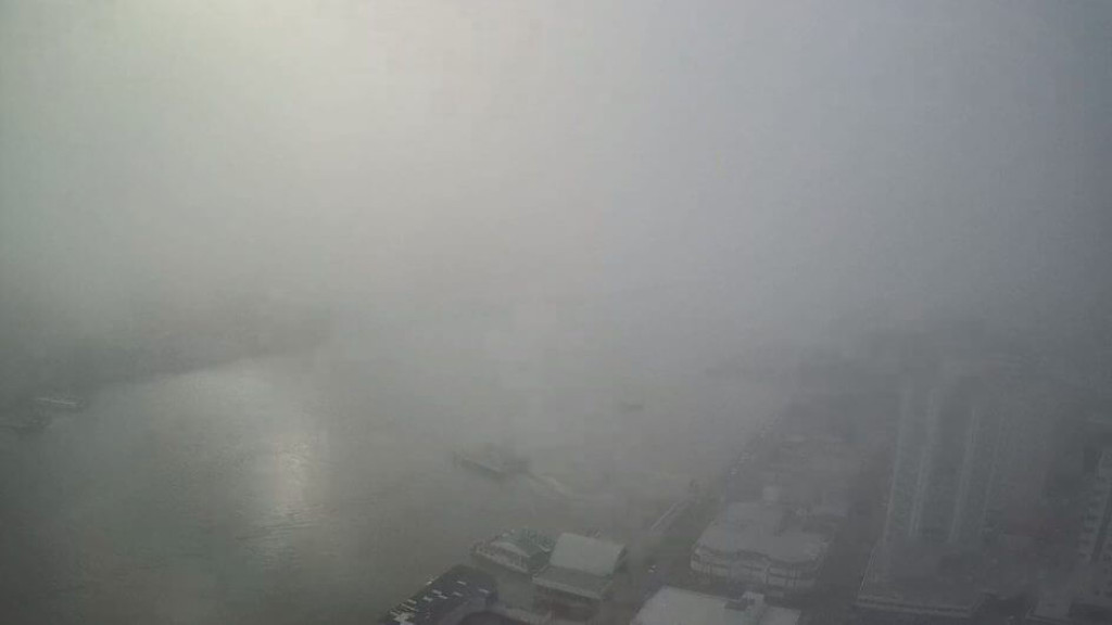 Forte neblina interrompe voos e fecha aeroporto de Navegantes