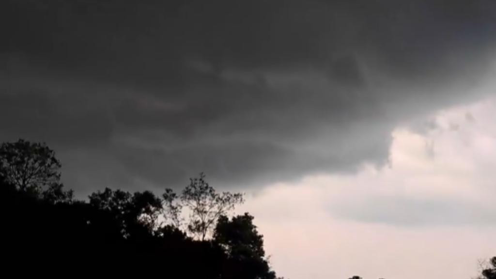 URGENTE: Alerta se concretiza e SC começa a ser atingida por fortes tempestades
