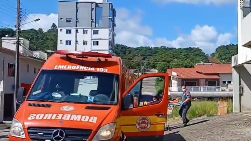 URGENTE: Criança cai de prédio em São João Batista e despenca de aproximadamente 10 metros