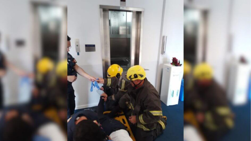 Queda de elevador em universidade deixa uma pessoa ferida, em Florianópolis