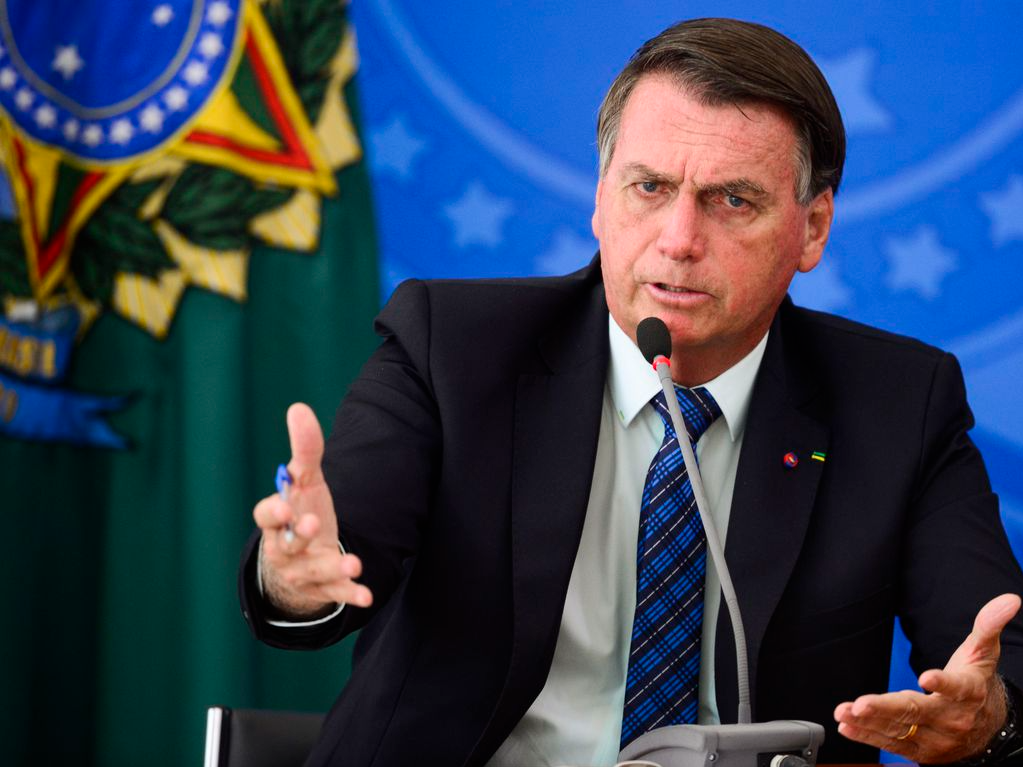 Bolsonaro propõe zerar impostos federais de combustíveis