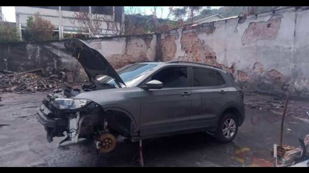 Empresário é preso por transformar loja em desmanche de carros furtados em Balneário Camboriú