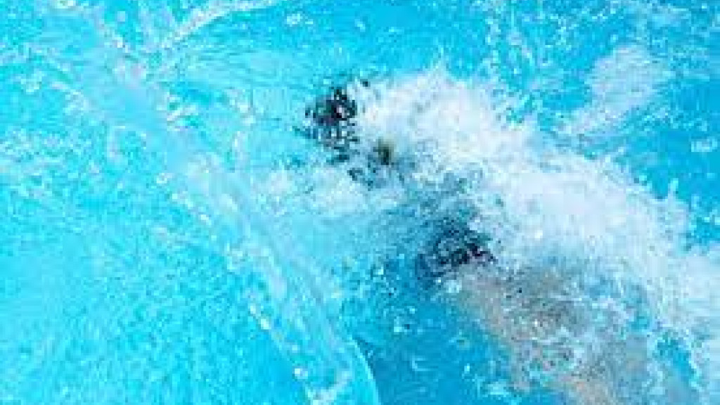Criança de 2 anos se afoga em piscina de residência