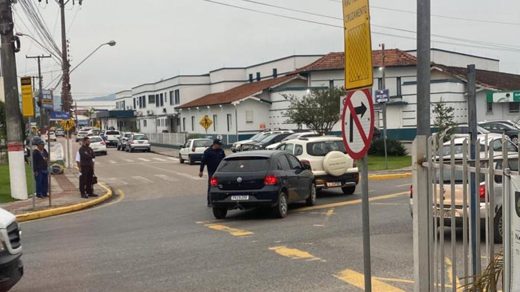 AGORA: Acidente deixa trânsito caótico no Centro de Tijucas
