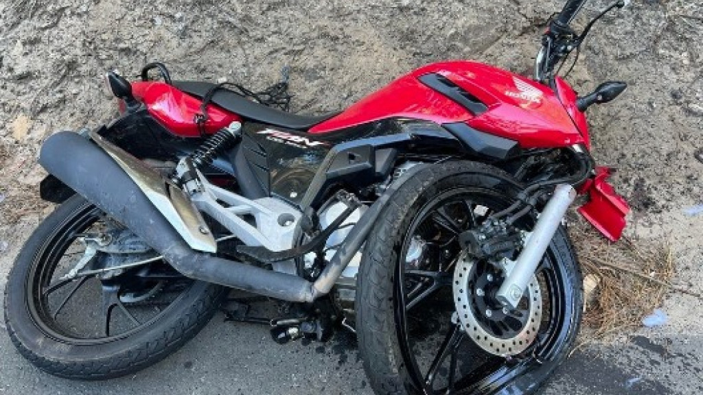 Motociclista morre após colisão com caminhão na SC-406, em Florianópolis