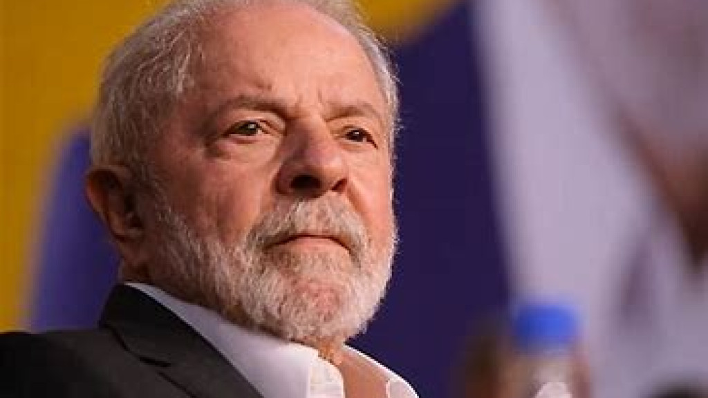 "Escorregou no banheiro": Lula sofre acidente doméstico e cancela viagem à Rússia