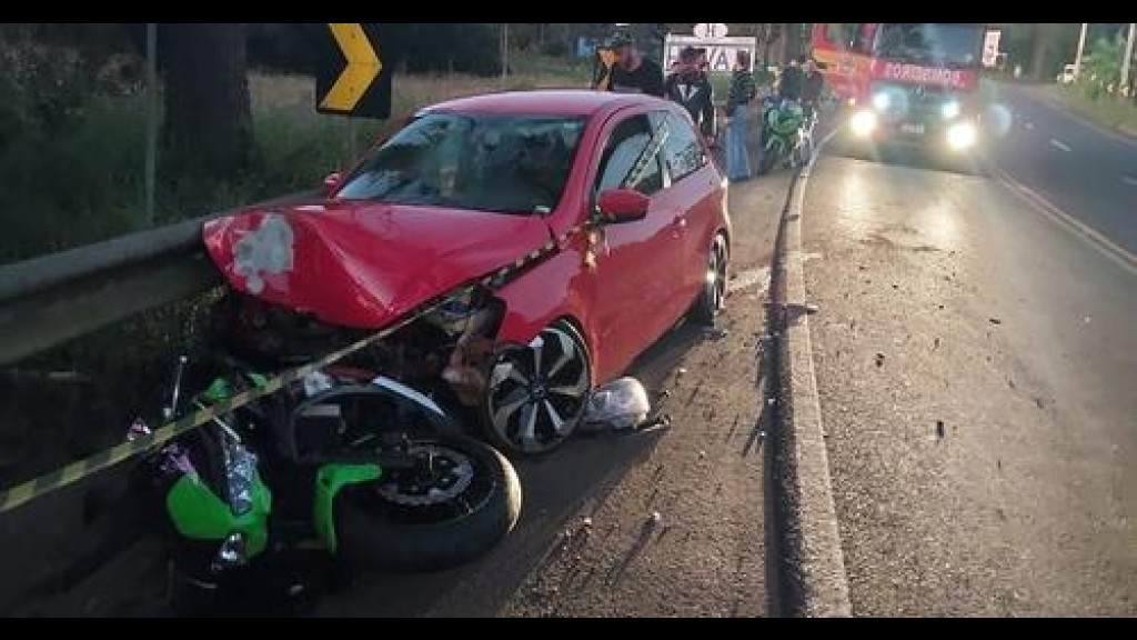 Motociclista morre após colisão entre carro e moto em SC