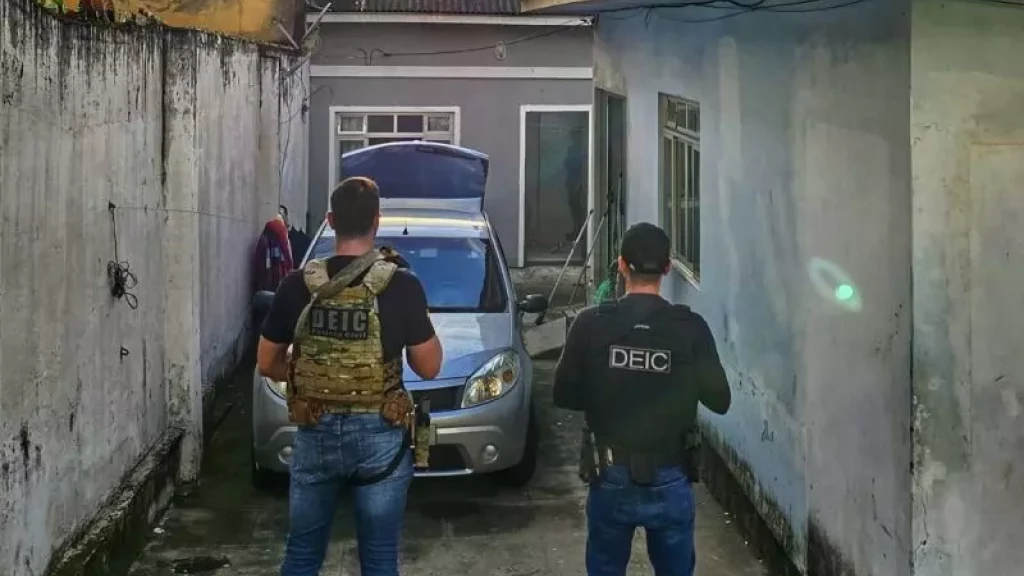 Polícia cumpre 26 mandados e prende membros de facção criminosa em SC e PR