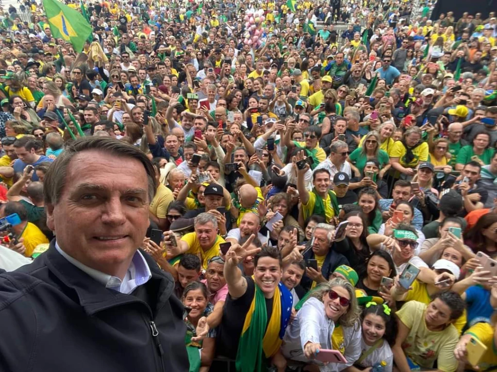 Presidente Jair Bolsonaro participa de Marcha para Jesus em BC