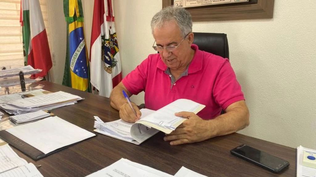 Prefeito de Tijucas anuncia contratação de seguranças para as escolas