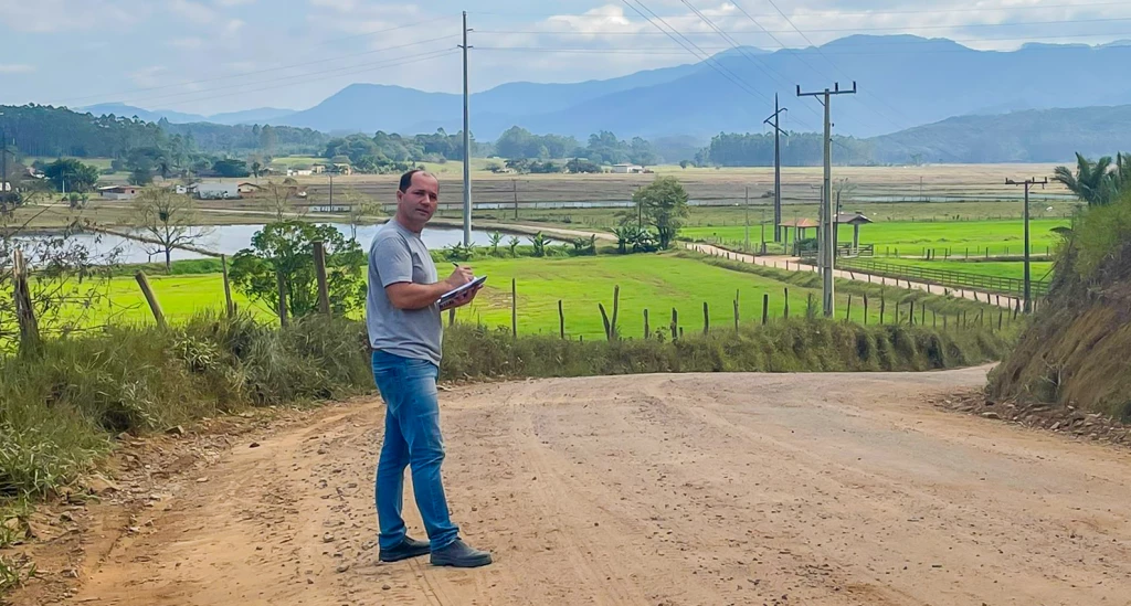Após anos de luta, interior de Tijucas receberá mais de 5km de asfalto