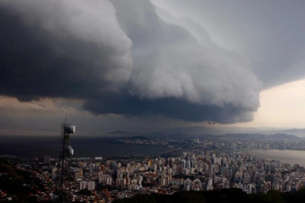 Defesa Civil emite alerta para mau tempo na Grande Florianópolis