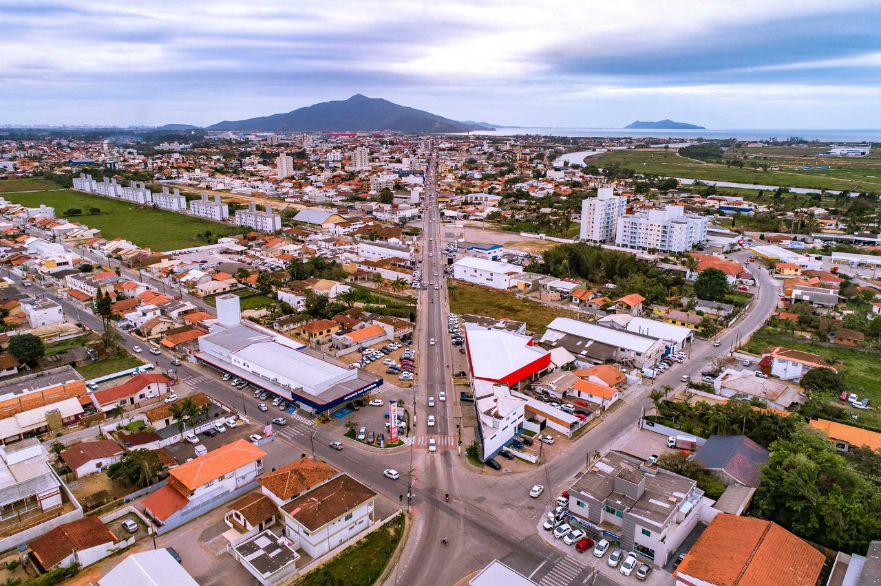 Tijucas terá novas ruas para desafogar o trânsito, diz prefeito Eloi