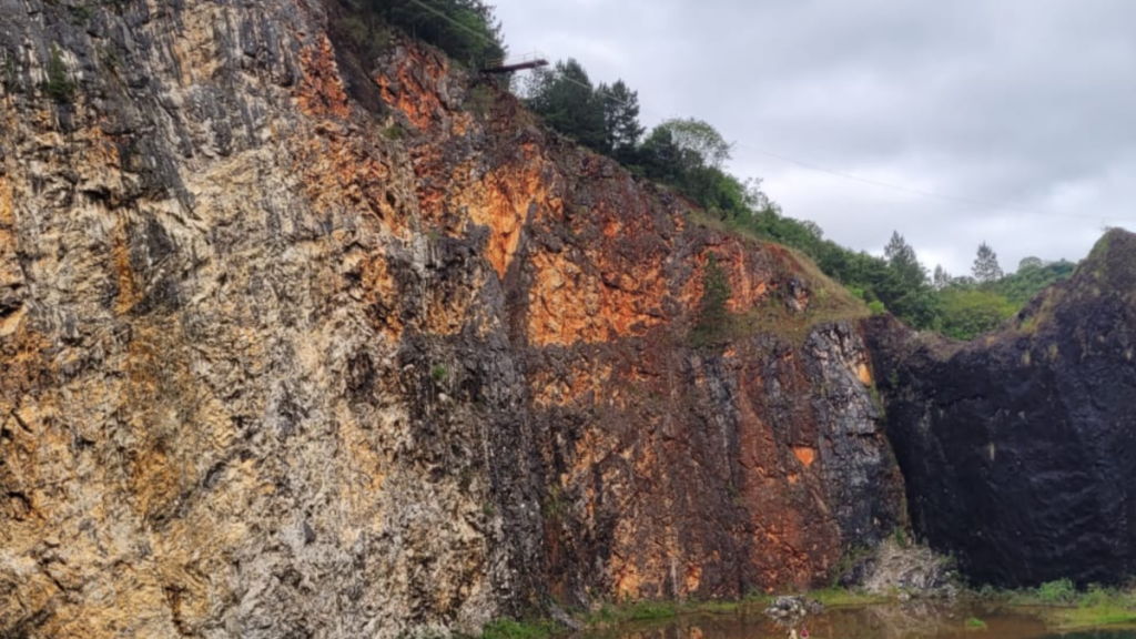 Catarinense morre após colidir contra pedras em salto de bungee jump no PR