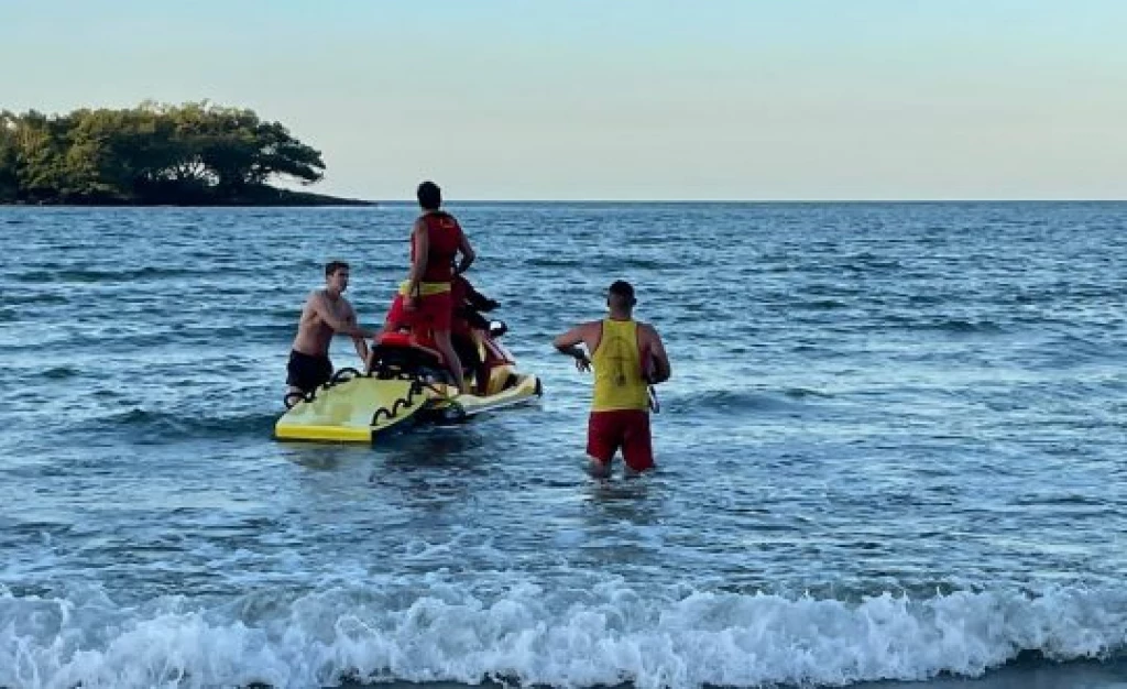 Turistas europeus fazem loucura no mar de Balneário Camboriú