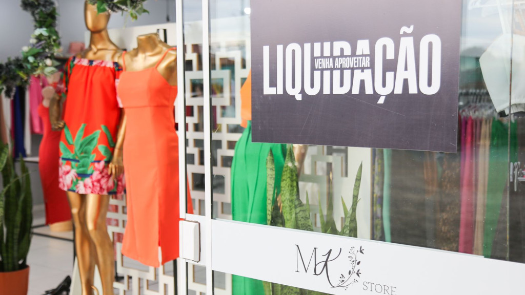 Loja de Tijucas promove liquidação de roupas: “ofertas inacreditáveis”