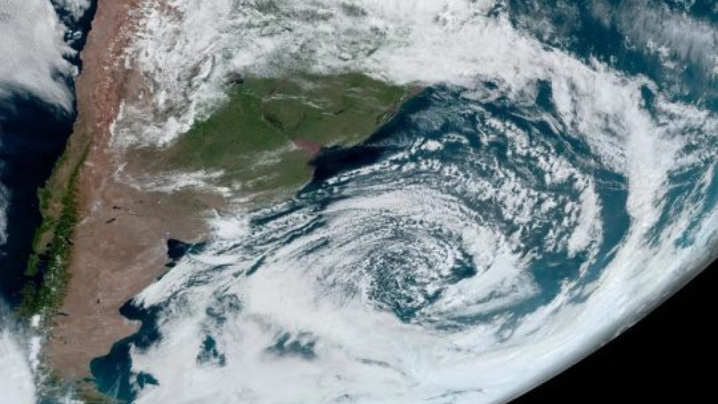 Ciclone extratropical traz mar agitado e ressaca para Santa Catarina