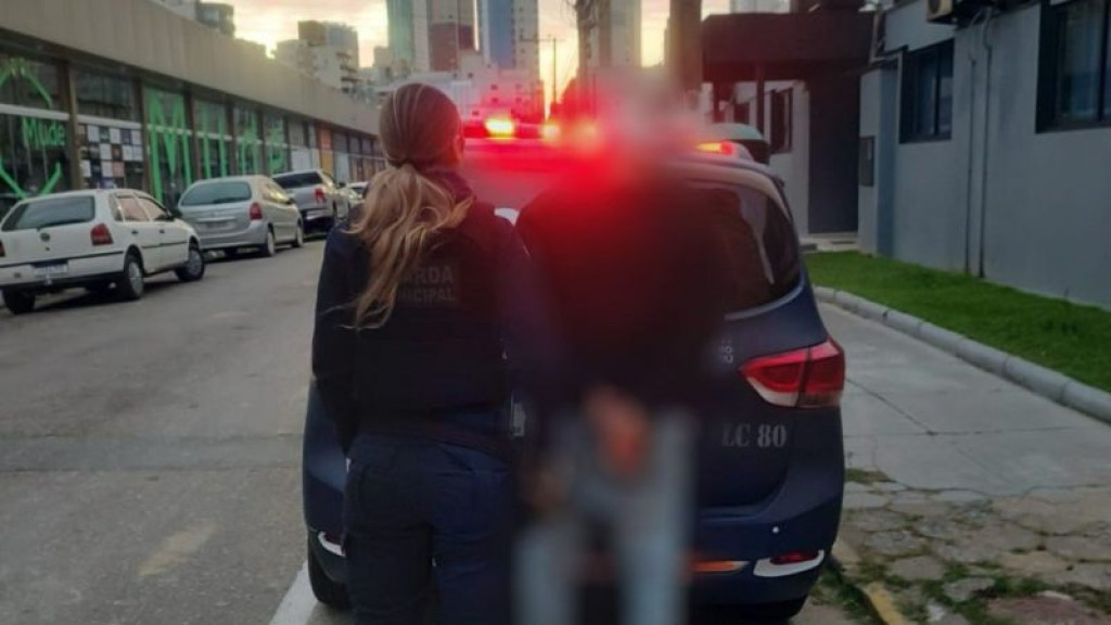 Argentino é preso após golpear casal com faca em Balneário Camboriú