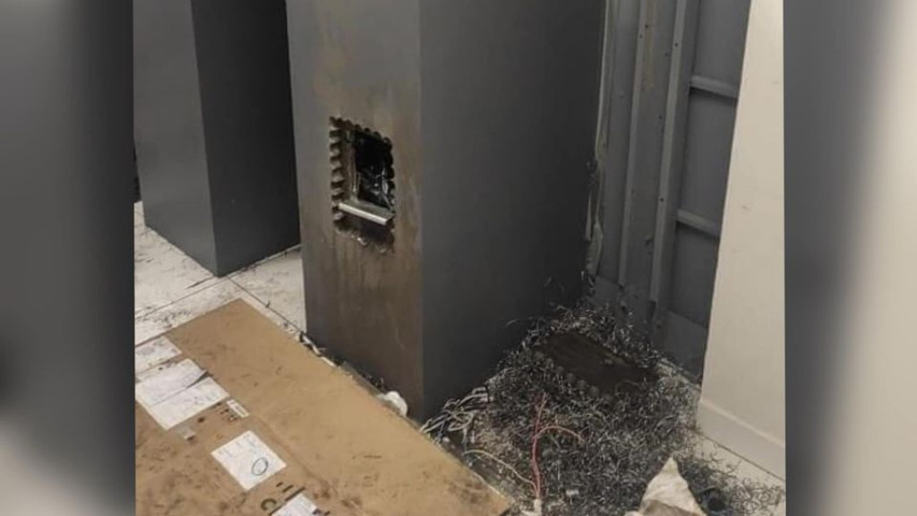 Criminosos arrombam caixa eletrônico em Penha