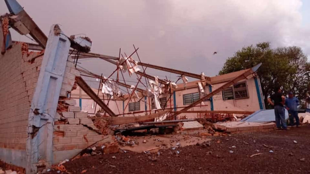 Sul do Brasil enfrenta estragos após forte tempestade