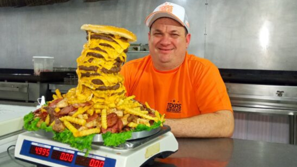 Desafio em SC vai pagar R$ 10 mil pra quem comer “hambúrguer gigante”