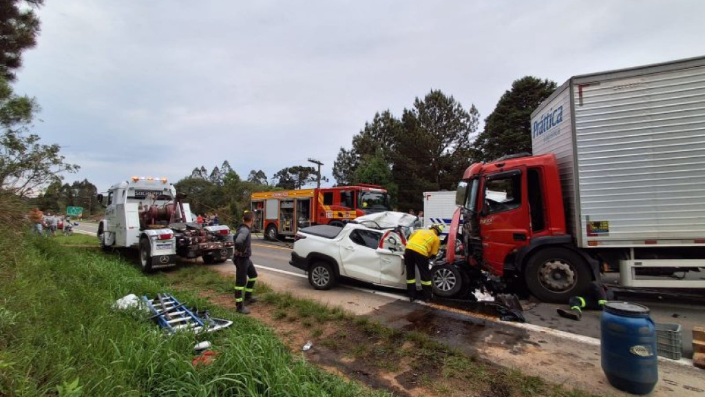 Passageiro de veículo morre em gravíssimo acidente na BR-280