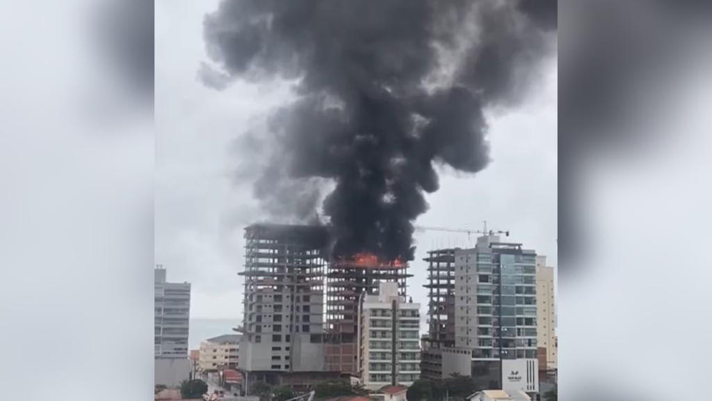 Porto Belo: Incêndio de grandes proporções assusta moradores no Perequê