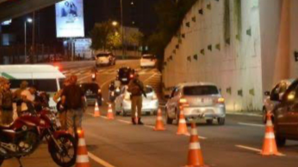 Escapamento aberto rende multa a mais de 90 motos em Balneário Camboriú