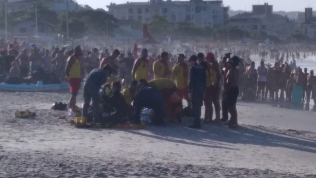 Bombeiros Salvam Vida De Adolescente Após Afogamento Em Praia De Florianópolis Jornal Razão 6807