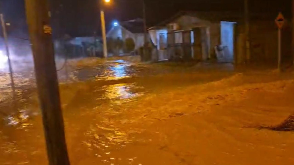 URGENTE: Barragem estoura e água invade cidade do Rio Grande do Sul