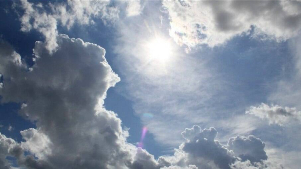 Sol entre nuvens e calor de até 35°c em Santa Catarina