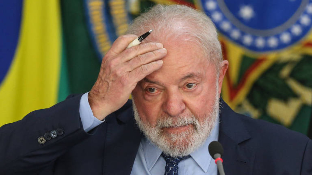 Lula precisa adiar viagem à China após diagnóstico de pneumonia