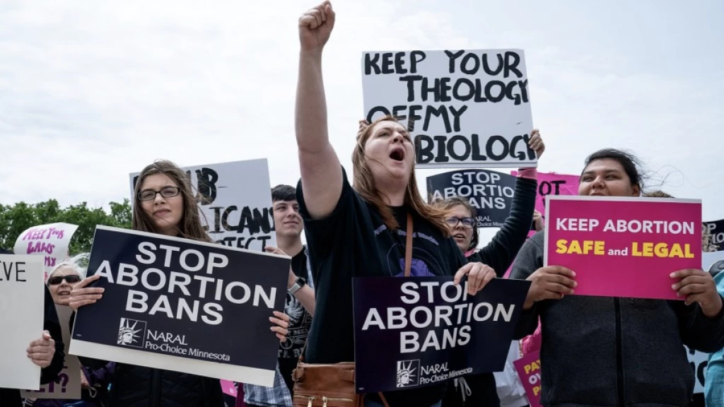 Decisão histórica tira direito ao aborto legal nos EUA