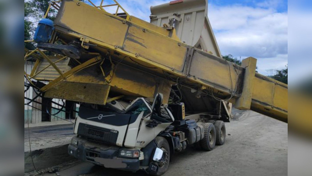 Trabalhador morre esmagado por máquina dentro de caminhão na BR-470